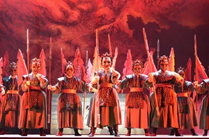 Για το 1o Ελληνο-Κινεζικό Φεστιβάλ Θεάτρου στο Christmas Theater μας μίλησε η διοργανώτρια Flora Wang - εικόνα 5