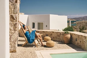 Πολυτελής φιλοξενία και συναισθηματικό βάθος σε ένα 'καταφύγιο' της Σαντορίνης - εικόνα 13