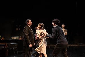 "Αντιγόνη": Τελευταίες παραστάσεις με προσφορά προπώλησης στις Ροές - εικόνα 7