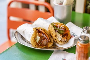 Μια... F*ckin’ Fine άφιξη στην πιο δραστήρια γωνιά του κέντρου - εικόνα 8