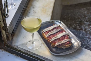 49 all day cafe & wine bar: Urban θερινή αύρα στο Κολωνάκι - εικόνα 4