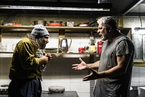 "Ο Φιάκας" : Ο Οδυσσέας Σταμούλης μπαίνει στην παρέα της απίθανης κωμωδίας του Από Μηχανής - εικόνα 5