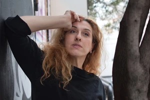 "Νίνα 2": H Κάτια Σπερελάκη κάνει ένα ταξίδι αυτογνωσίας στο θέατρο Αλεξάνδρεια - εικόνα 4