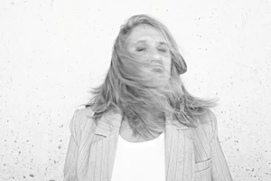 Ένας άντρας στα 50, μια ζωή σε αναδρομή και ο Στράτος Τζώρτζογλου σε μια συναισθηματική εξομολόγηση επί σκηνής - εικόνα 8