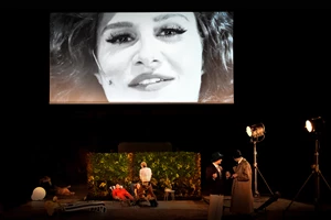 Φεστιβάλ Αθηνών: Τι κρατάμε από το φετινό θεατρικό πρόγραμμα της Πειραιώς 260 - εικόνα 3