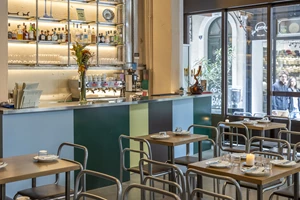 Ένας σκοτεινά κομψός Όφις μόλις τρύπωσε στην καρδιά του Παγκρατίου - εικόνα 10