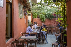 Στα ουζερί της Αθήνας, πριν την μεγάλη πασχαλινή έξοδο - εικόνα 18