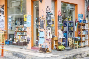 Έρευνες λένε πως οι Έλληνες αγοράζουν και διαβάζουν βιβλία παρά το αυξημένο κόστος ζωής - εικόνα 1