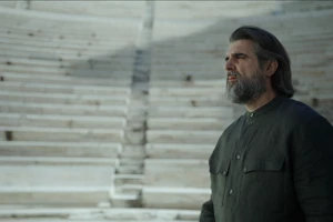 O Ούλριχ Ράσε για την "Αντιγόνη" που σκηνοθετεί στην Επίδαυρο: "Η δημοκρατία και οι νόμοι ζουν μια διάβρωση" - εικόνα 8