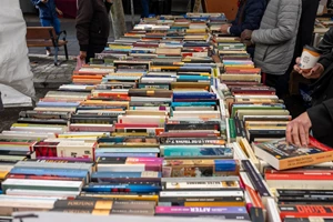 Μία "Φωλιά", έξι διηγήματα από ένα δυσοίωνο μέλλον - εικόνα 1