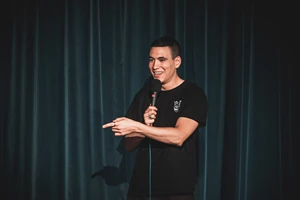Ο Χρήστος Πέτρου κάνει stand up comedy με τις αποτυχίες του και βγαίνει κερδισμένος! - εικόνα 5