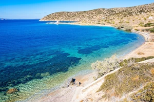 "Αντίο Σαντορίνη": Αυτό το ελληνικό νησί επιλέγουν τώρα οι Γάλλοι - Είναι πιο ειδυλλιακό και χωρίς τουρίστες - εικόνα 2