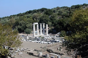 Ιώ: στο Βουνί των Μεγάλων Θεών - εικόνα 3