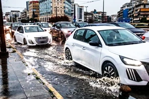 Κακοκαιρία στην Αττική: Τι ισχύει με μετακινήσεις, σχολεία, εργασία και πότε εξασθενούν τα φαινόμενα - εικόνα 1