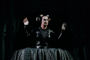 "Δε μιλένιαλς": Νέες φωτογραφίες από την παράσταση της Χρύσας Κολοκούρη - εικόνα 9