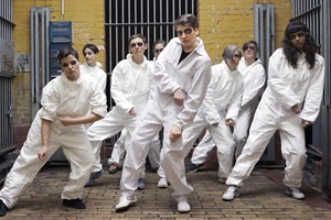 Ο έξαλλος χορός της Bella Baxter γεννά τα "ScreenShots" της Μάτως Ιωαννίδου - εικόνα 4