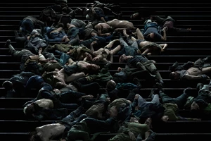 Δυο ή τρεις λόγοι που θέλουμε να δούμε κι άλλο από το νέο έργο του Ανέστη Αζά - εικόνα 10