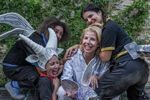 "Still! Ένα άγαλμα που γύρισε τον κόσμο": Αποκλειστική ματιά στην παράσταση για παιδιά που θα δούμε στο Άνεσις - εικόνα 7