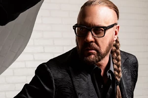 Desmond Child "Rocks the Parthenon": Γκλάμουρ, αποθέωση, αλλά και στιγμές αμηχανίας - εικόνα 10