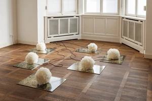 Δωρεάν ξεναγήσεις στην έκθεση "Λίλα Ντε Νόμπιλι, Υλικά Ονείρων" - εικόνα 1