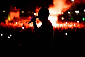 Η Κλαυδία ξεσηκώνει και το κοινό της Αθήνας - εικόνα 4