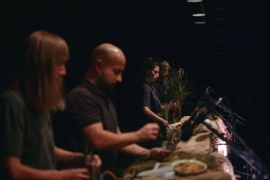 Στο θέατρο Ιλίσια μετακομίζει το "Κάθε Τρίτη με τον Μόρι" - εικόνα 3