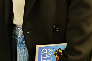 Η Δήμητρα Σιούκα παρουσιάζει "Το Μέσα Δάχτυλο" - εικόνα 3