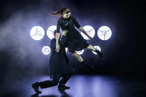 "Άτιτλον finale": Η Αντωνία Οικονόμου κάνει χορό πάνω σε λευκό καμβά - εικόνα 6