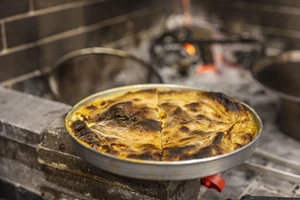 Τα μεζεδοπωλεία της Αθήνας που κρατούν τις τιμές χαμηλά και τη γεύση ψηλά - εικόνα 8