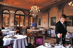 Δημήτρη Μουδιέ, πώς είναι να σερβίρεις το ακριβότερο tasting menu της Μπανγκόκ; - εικόνα 12