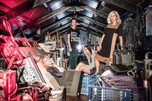 Δύο παραστάσεις με αφετηρία τη Γλυκερία Μπασδέκη όπου η γυναικεία φωνή επιτέλους ακούγεται - εικόνα 2