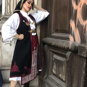 Ρίζες ή πώς να στολίσεις τη στάμνα σου με γκλίτερ