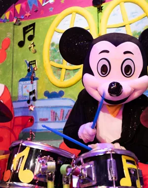 Η παρέα του Μίκυ και το τραγούδι της χαράς