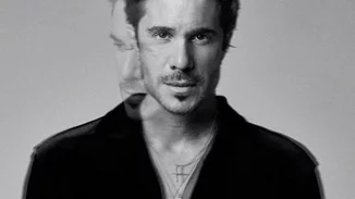 Νίκος Οικονομόπουλος: O μοναδικός καλλιτέχνης με δύο τραγούδια στο Top 5 του Official IFPI Chart για το 2025