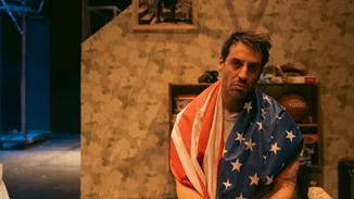 "Το Ψέμα του Μυαλού": Ένα ποιητικό δράμα για την καταστροφή ως συνώνυμο της αγάπης