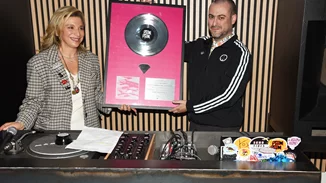 Η "Ανισόπεδη Ντίσκο" του Pan Pan έγινε διαμαντένια