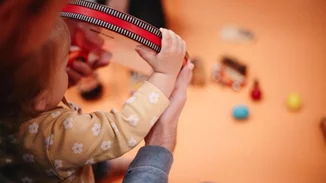 "Μια αγκαλιά να ακούει": Βιωματικό εργαστήριο για εγκύους, μητέρες, φροντιστές και βρέφη 0-18 μηνών