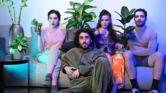 "Perplex": Η ξεκαρδιστική "παράλογη" κωμωδία του Μάριους Φον Μάγενμπουργκ που "αναποδογυρίζει" τον κόσμο μας έρχεται στην Κάμιρο