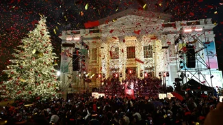 Η νύχτα στον Πειραιά γίνεται κόκκινη αυτή την Παρασκευή