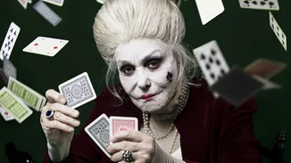 Ο Στάθης Λιβαθινός σκηνοθετεί και η Μπέττυ Αρβανίτη ενσαρκώνει τη "Ντάμα Πίκα" του Πούσκιν