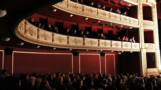 Βόλτα στον Πειραιά με θέατρο: γιορτές, ελληνικό έργο και ζωντανές παραστάσεις