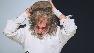 Ένας σύγχρονος Σίσυφος στο Ρεκτιφιέ με αγγλικούς υπέρτιτλους