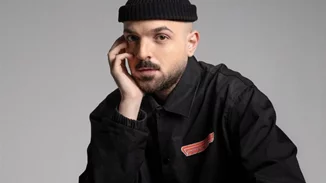 Ο Apon σπάει τα κοντέρ