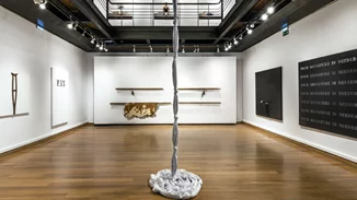 Το εικαστικό σύμπαν της Λυδίας Δαμπασίνα στη Δημοτική Πινακοθήκη Χανίων