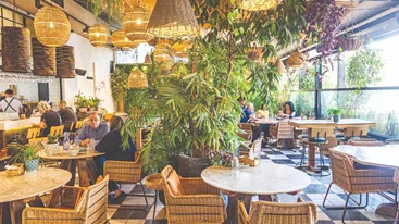 ''Lefkes on the side'': Tapas & more στο στέκι που επαναπροσδιορίζει το all-day