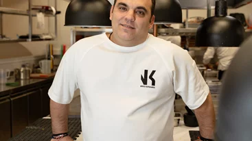Νίκος Καραθάνος: "Θα δουλέψουμε για να γίνει το Ateno σημείο αναφοράς για τη σύγχρονη ελληνική κουζίνα"