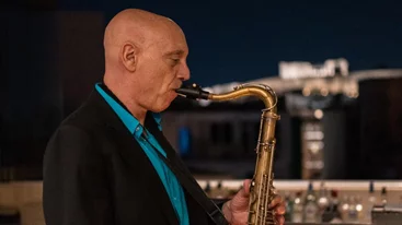 Jazz με θέα την στολισμένη Αθήνα