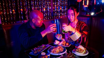 Ghost Sake Bar: Ένα ασιατικό speakeasy στα άδυτα του Burger Disco Club