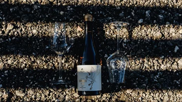 Εδώ είτε επιλέξεις λευκό είτε orange κρασί "θα έχεις να κάνεις" με το "Ασπρούδι"