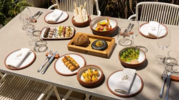 Ποιος μυστικός κήπος του Κέντρου σερβίρει μοντέρνους μεζέδες;